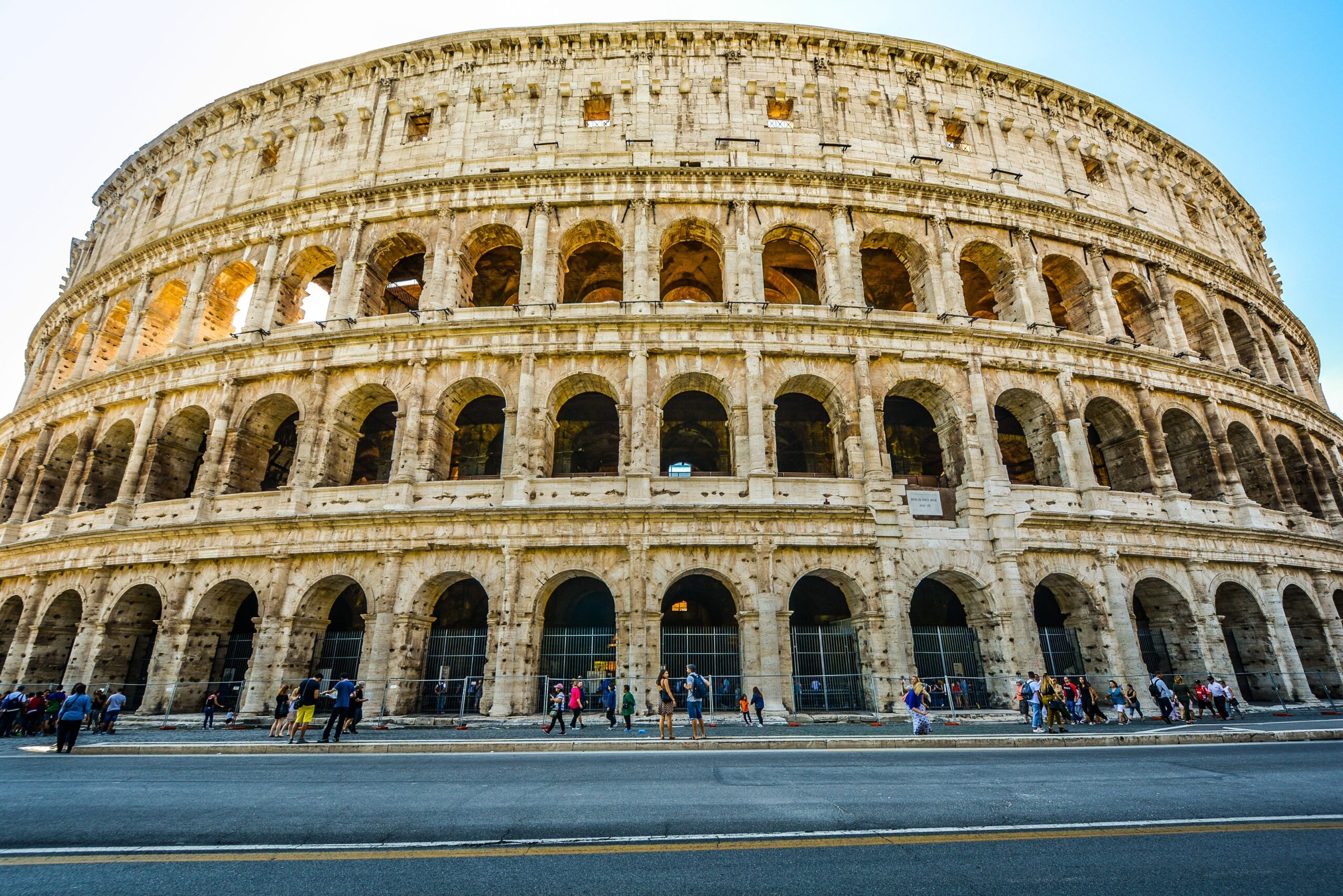 Coliseo de Roma visto desde el exterior